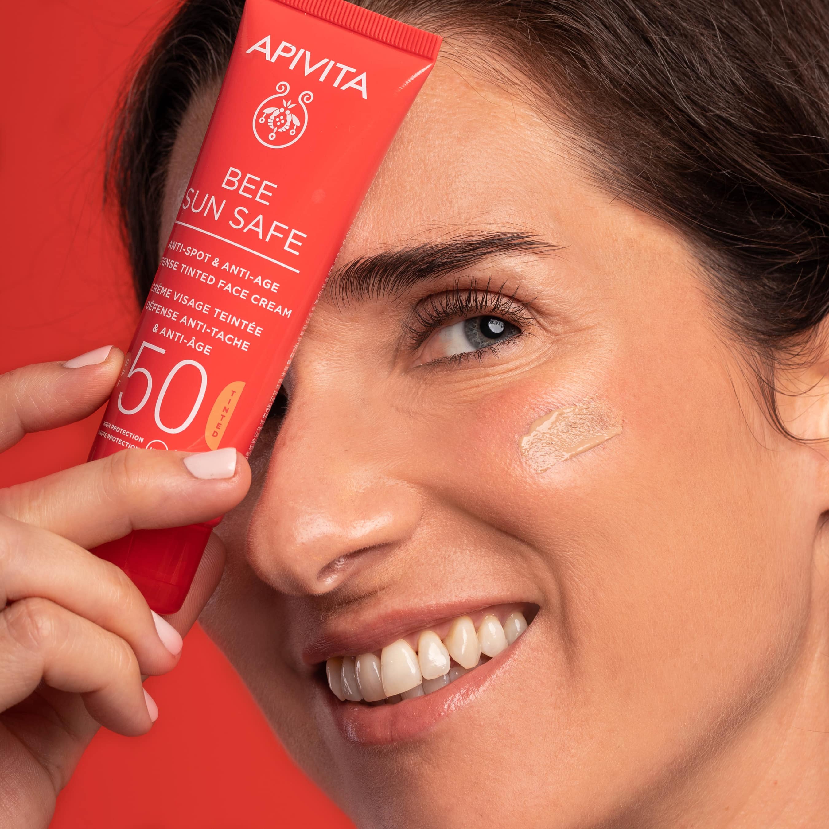 APIVITA - BEE SUN SAFE Κρέμα Προσώπου κατά των πανάδων & των ρυτίδων με χρώμα SPF50 - 50ml